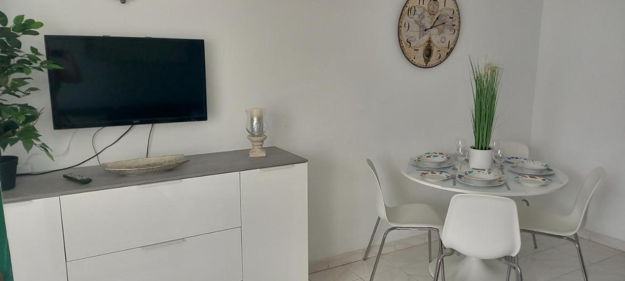 Beautiful Spacious 1-Bed Apartment With Aircon Puerto del Carmen  Bagian luar foto
