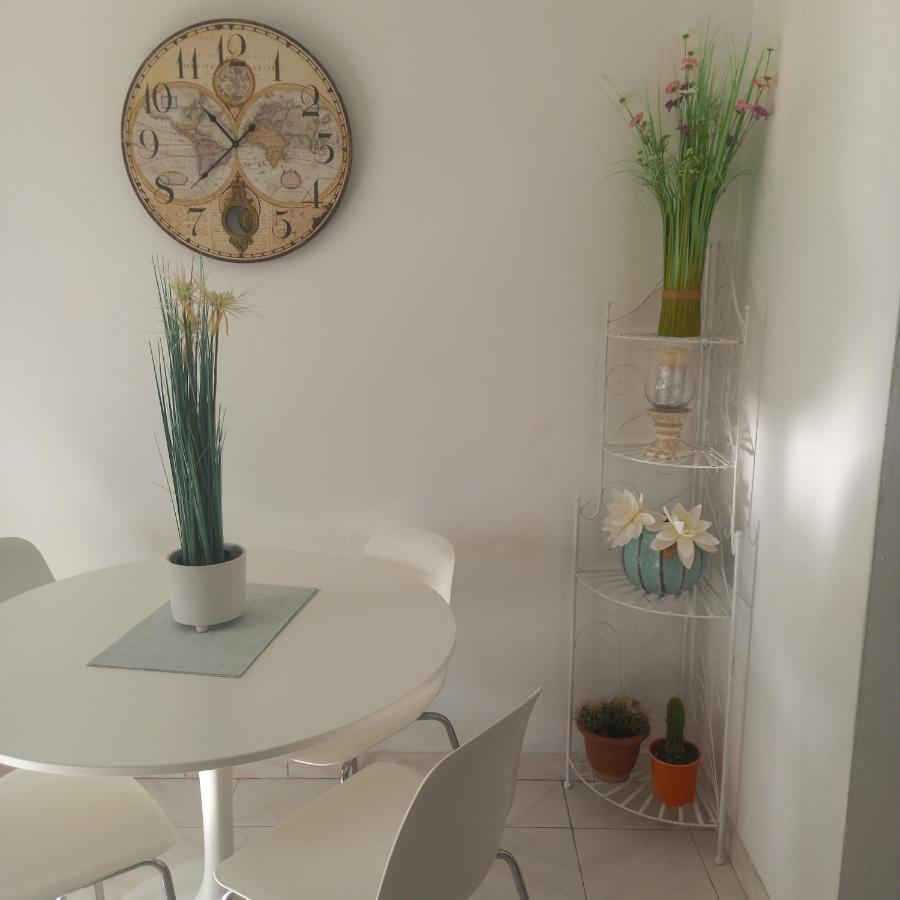 Beautiful Spacious 1-Bed Apartment With Aircon Puerto del Carmen  Bagian luar foto